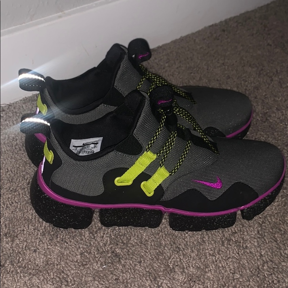 Nike Pocketknife River Rocks